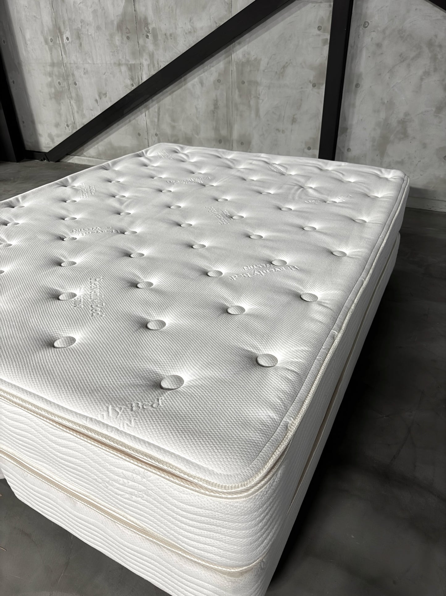 ホテル仕様 Westin Heavenly Bed クイーンサイズ Simmons製マットレス