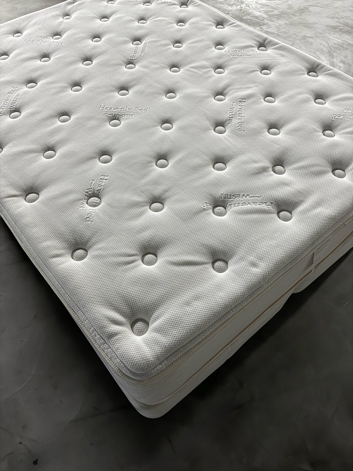 ホテル仕様 Westin Heavenly Bed クイーンサイズ Simmons製マットレス