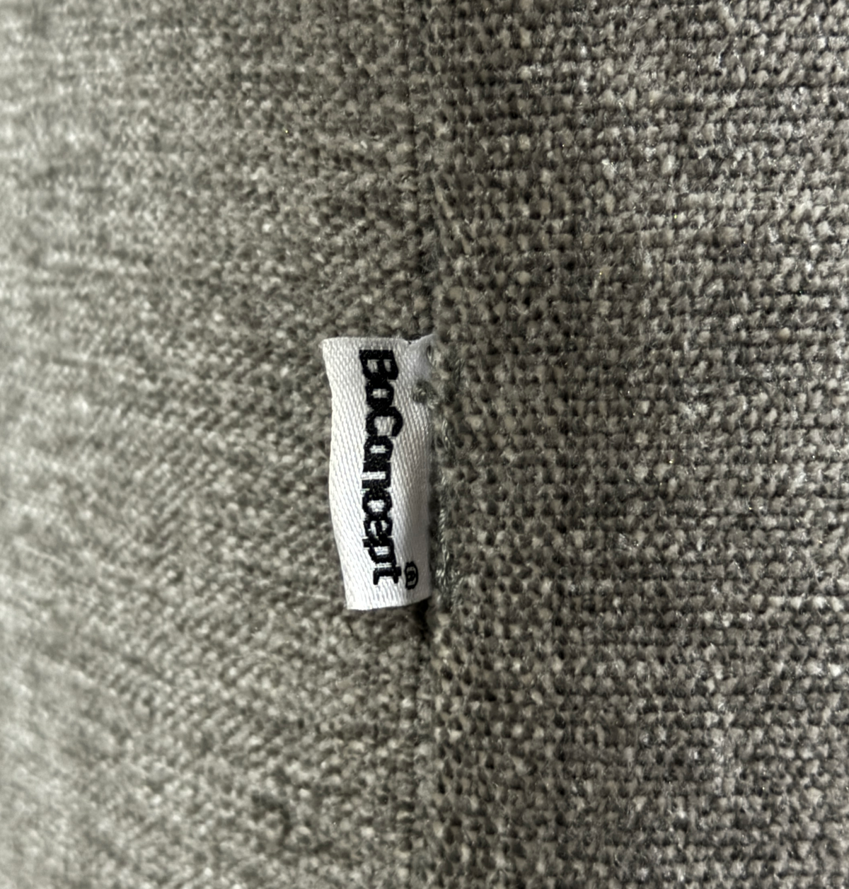 現品に付いたBoConceptのブランドタグ