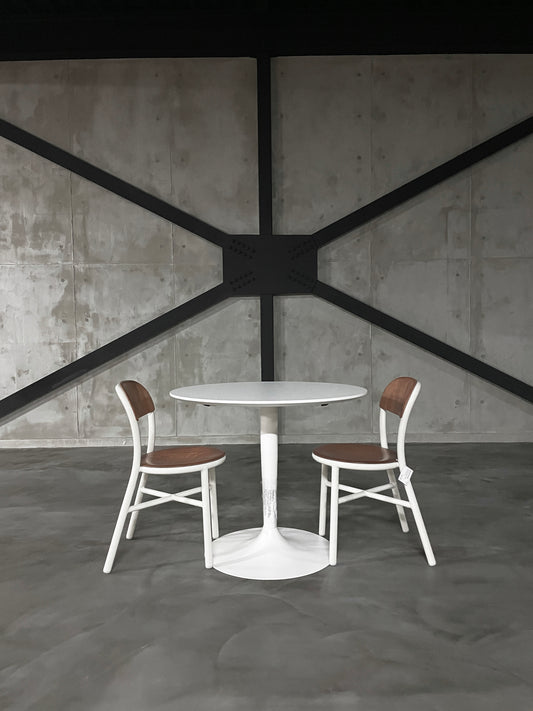 Connubia Calligaris PLANET 円形テーブルと椅子 正面全体