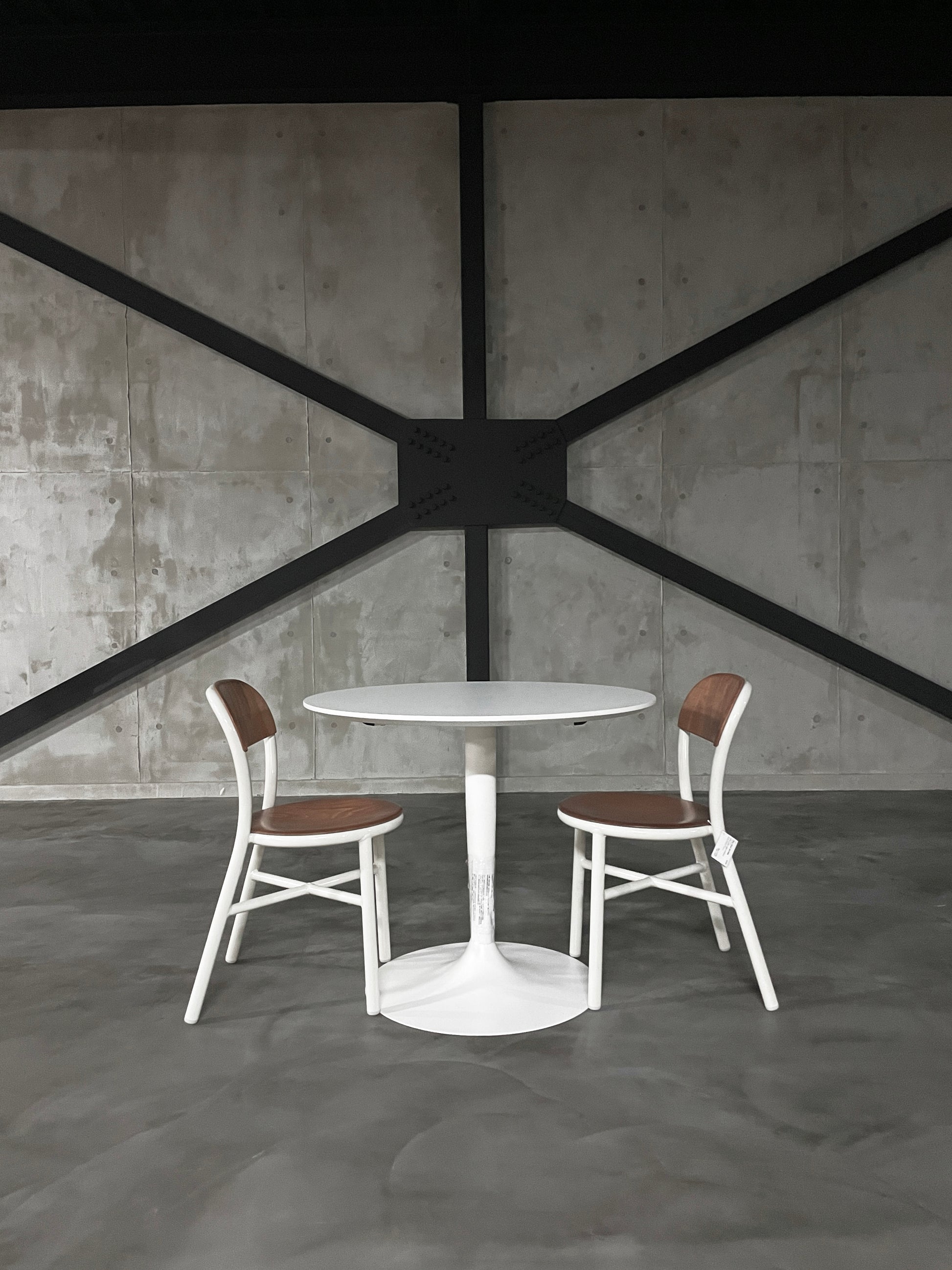 Connubia Calligaris PLANET 円形テーブル 天板と中央脚