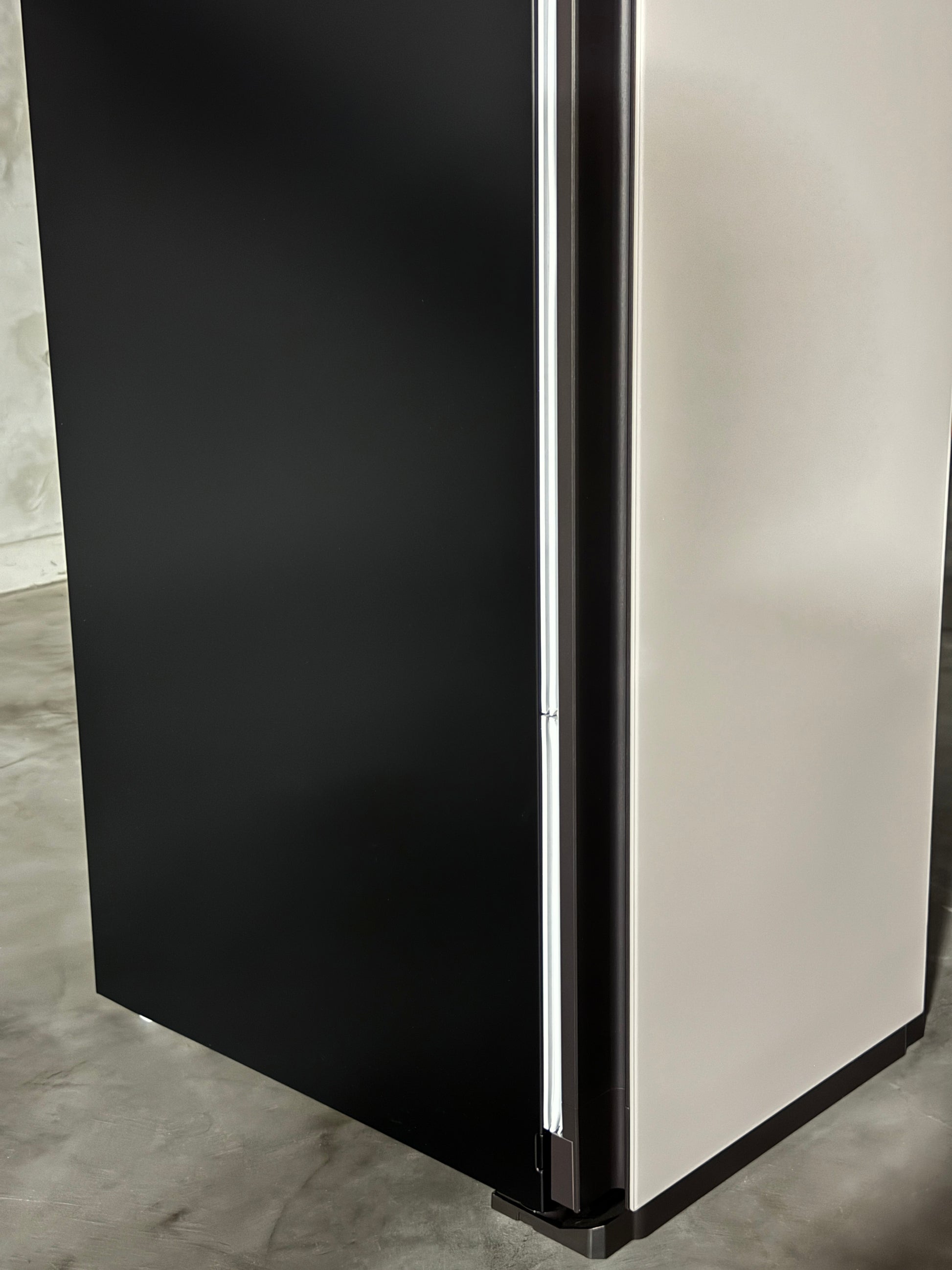 LG Styler S3BNF 本体斜め外観