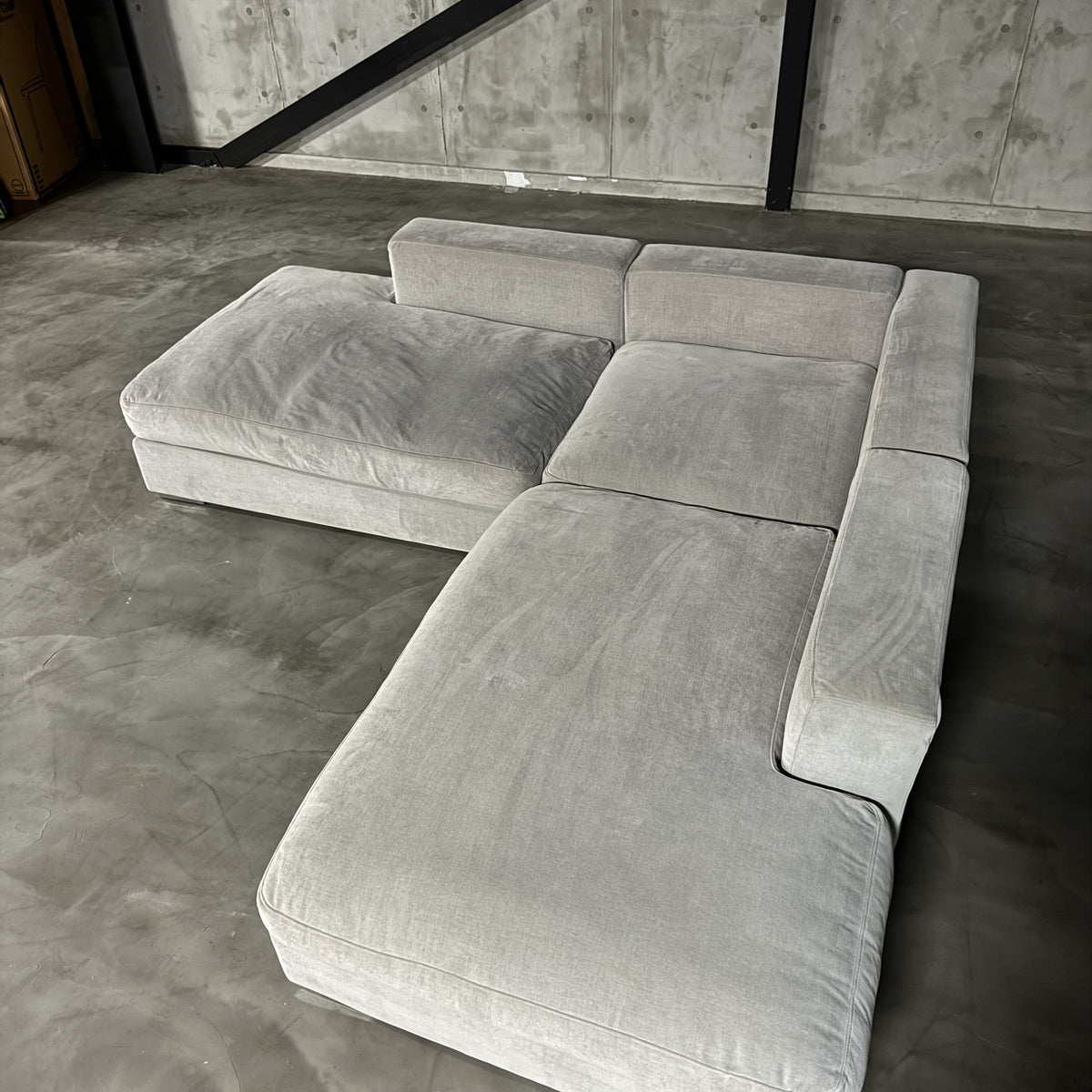 BoConcept Cenova コーナーソファを上方から見た238cm角のL字構成と広い座面