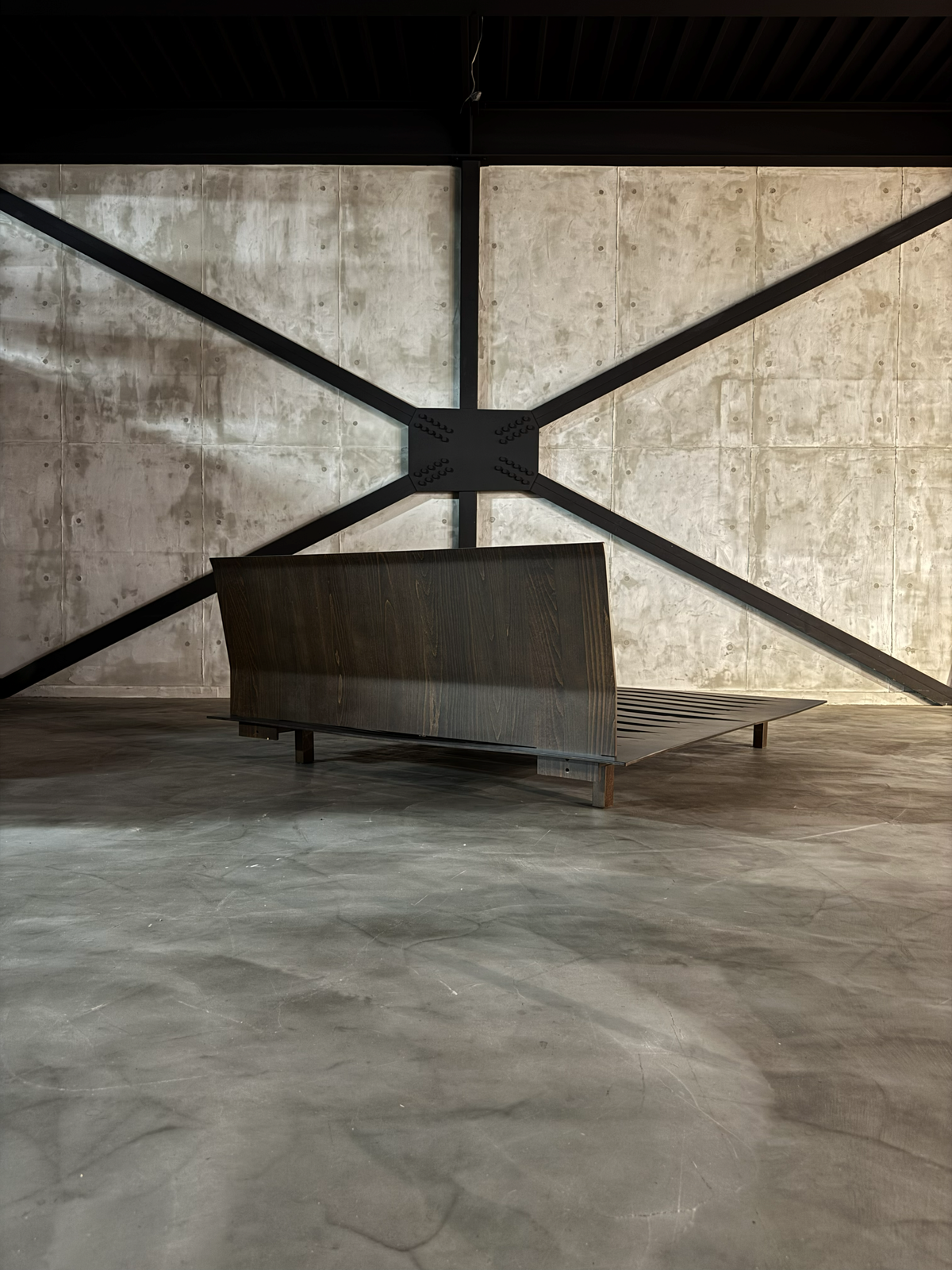 HORM Sottiletto｜販売する実物の背面斜め全景。