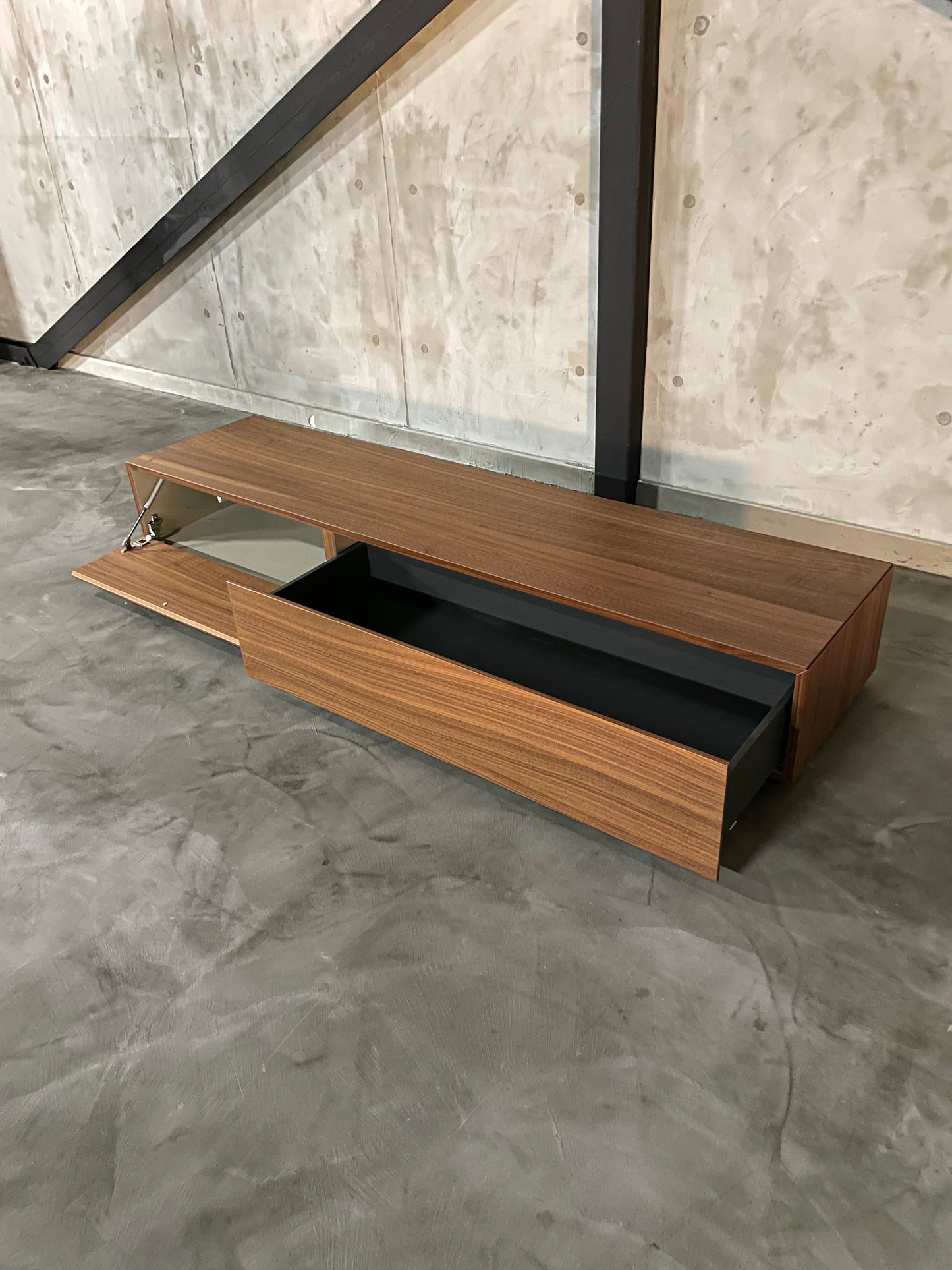 BoConcept Lugano テレビボード｜使用4か月・W192・ウォールナット・極美品